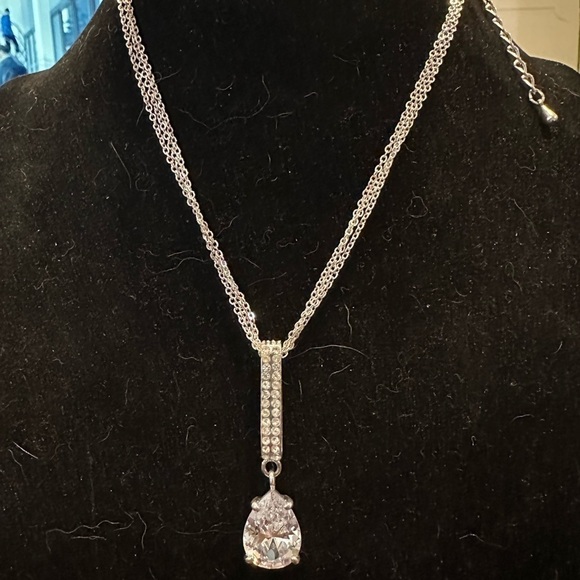 Silver tone Pear Cut Cubic Zirconia Teardrop Pendant Necklace - Picture 6 of 7